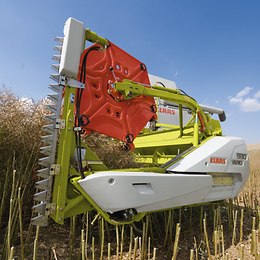 VARIO Schneidwerke.
Die bedarfsgerechte Einstellung des VARIO Schneidwerkstisches bei Getreide (Kurz- oder Langstrohsorten) und Raps sorgt für einen stetig optimalen Gutfluss und somit für eine Leistungssteigerung der Gesamtmaschine von bis zu 10%.
Details
- TUCANO 320